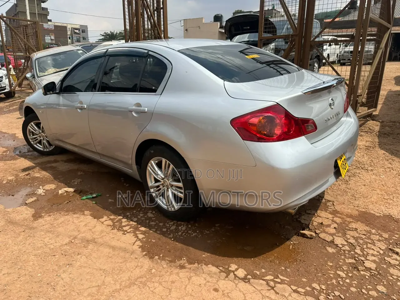 Nissan Skyline 2012 Silver