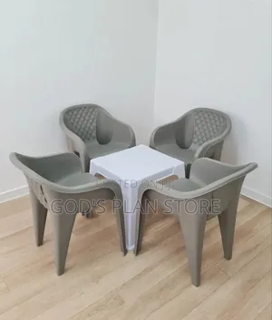 Comfortable Plastic Chairs and Table Set for Unique Bars