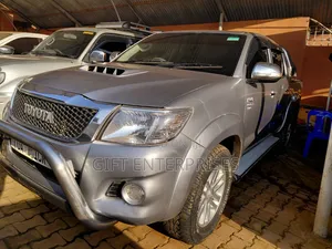 Toyota Hilux 2015 Gray