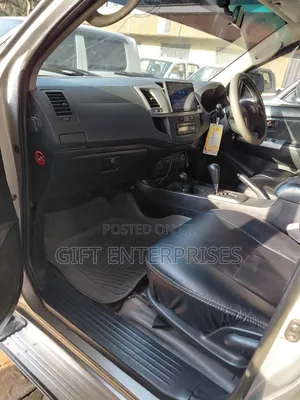 Toyota Hilux 2015 Gray