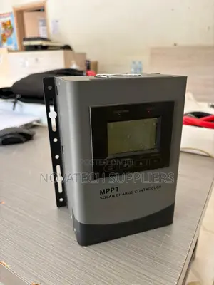 High Efficiency 40A MPPT Solar Controller 100V DC Input Auto