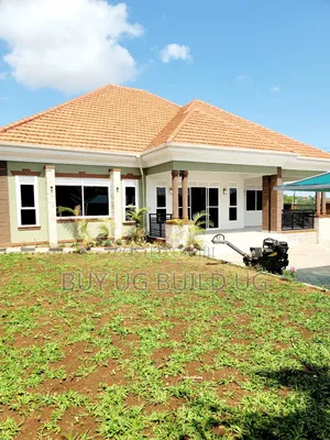 4bdrm Bungalow in Bwebajja Akright, Division A for sale
