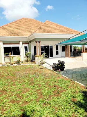4bdrm Bungalow in Bwebajja Akright, Division A for sale