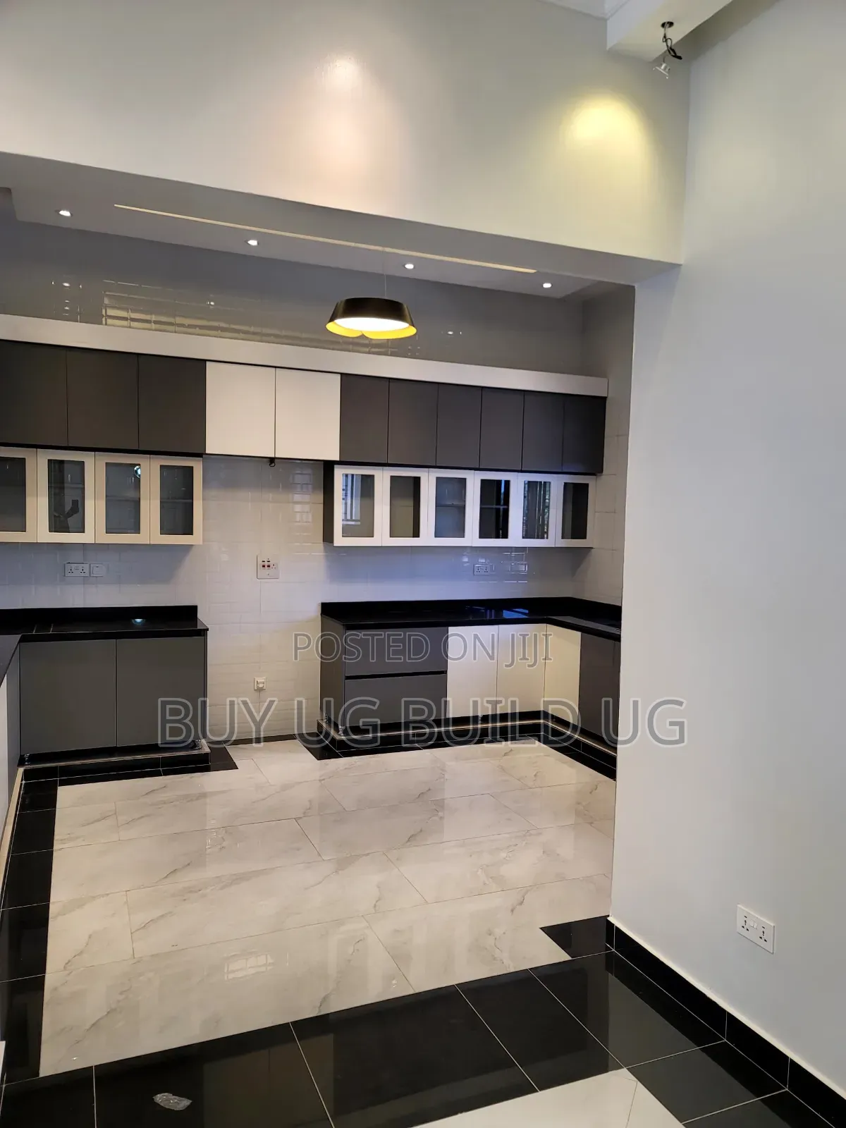 4bdrm Bungalow in Bwebajja Akright, Division A for sale