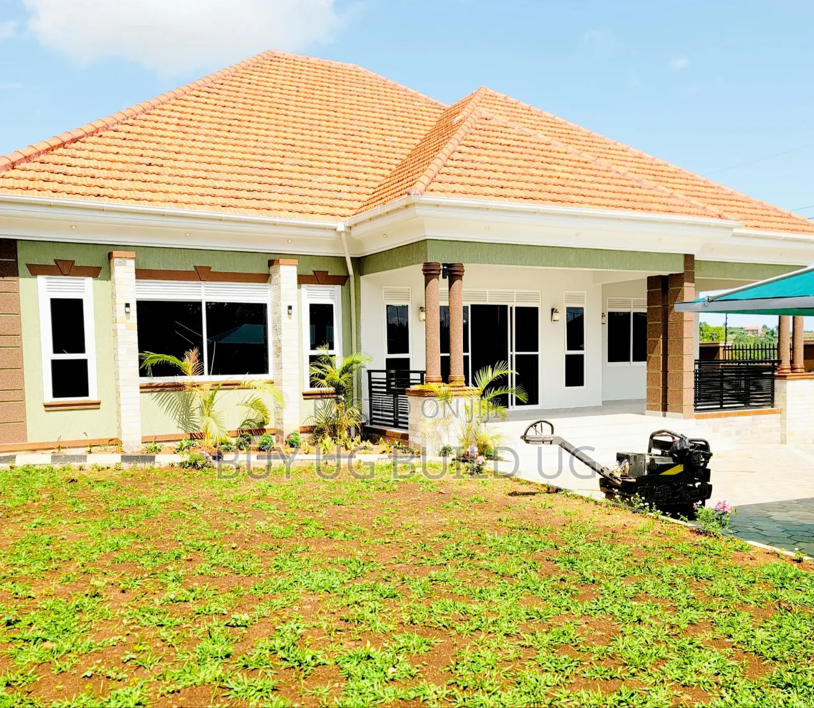 4bdrm Bungalow in Bwebajja Akright, Division A for sale