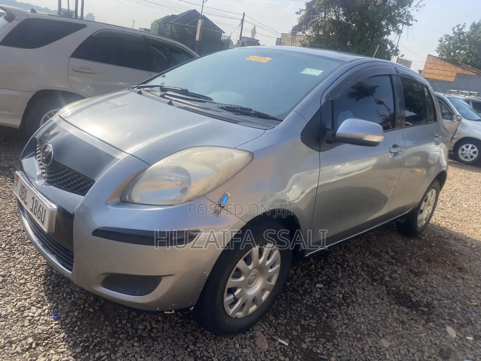 Toyota Vitz 2010 Silver