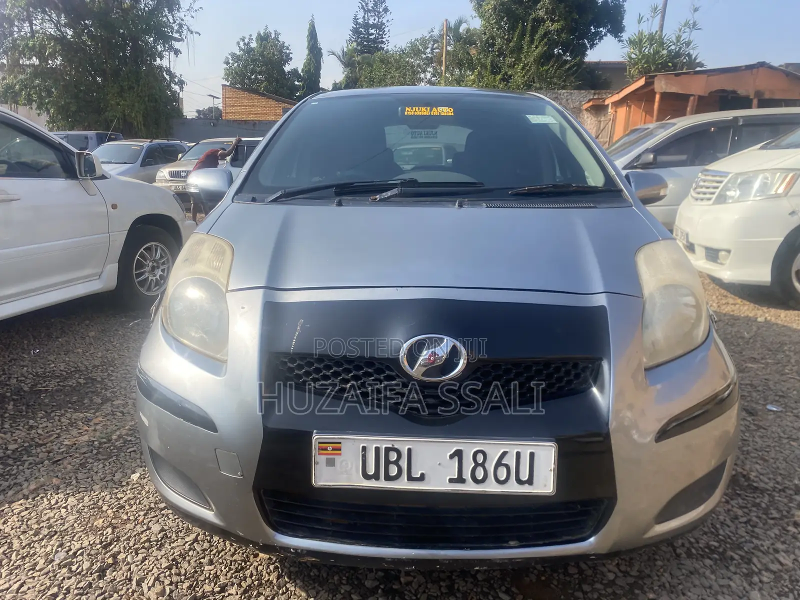 Toyota Vitz 2010 Silver