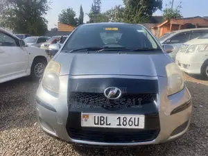Toyota Vitz 2010 Silver