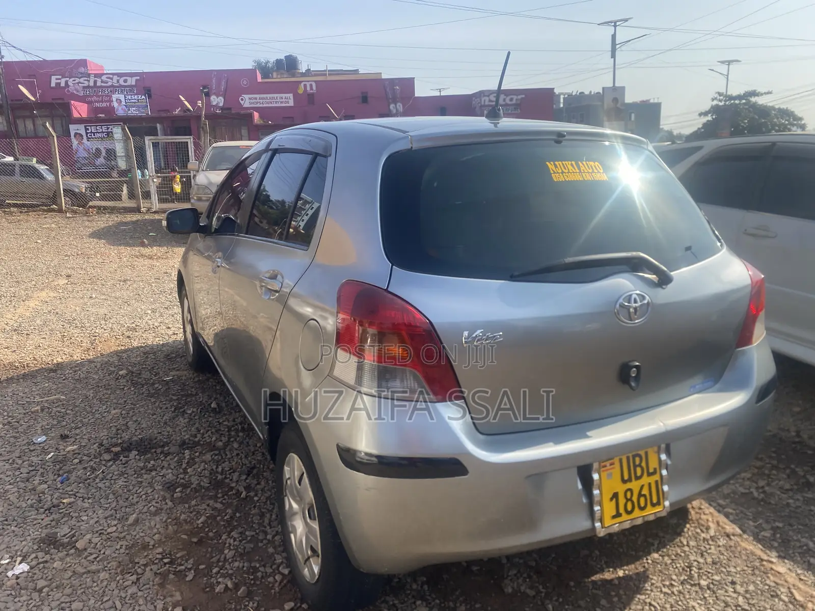 Toyota Vitz 2010 Silver