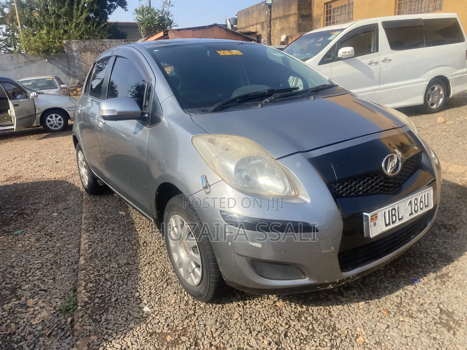 Toyota Vitz 2010 Silver