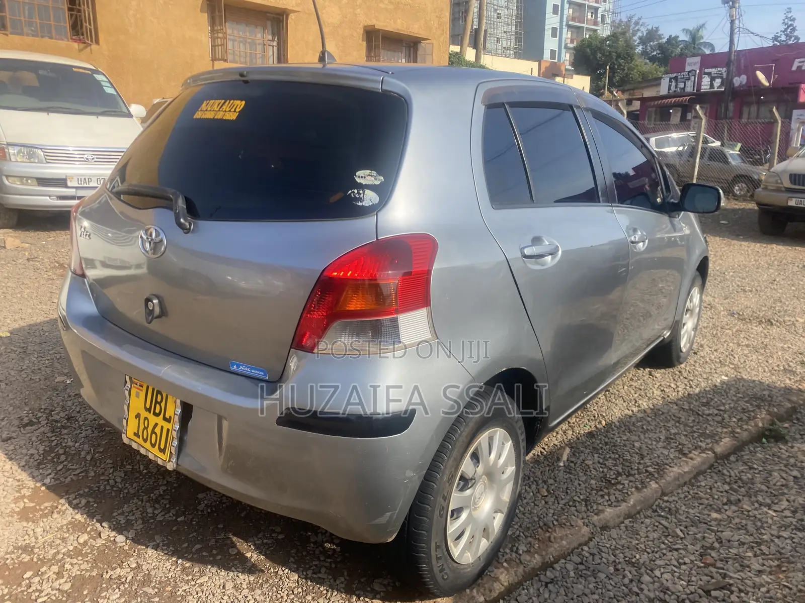Toyota Vitz 2010 Silver