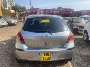 Toyota Vitz 2010 Silver