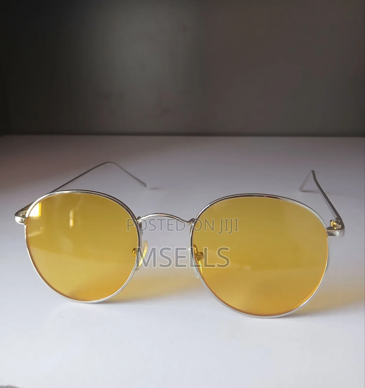 Round Silver Frame Sunglasses (Yellow)