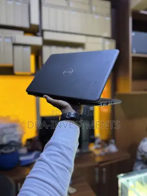 Laptop Dell Latitude 3310 4GB Intel Core i3 HDD 500GB