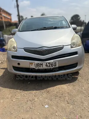 Toyota Ractis 2009 Silver