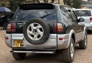 Toyota RAV4 Automatic 2000 Black