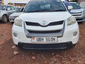 Toyota IST 2010 White