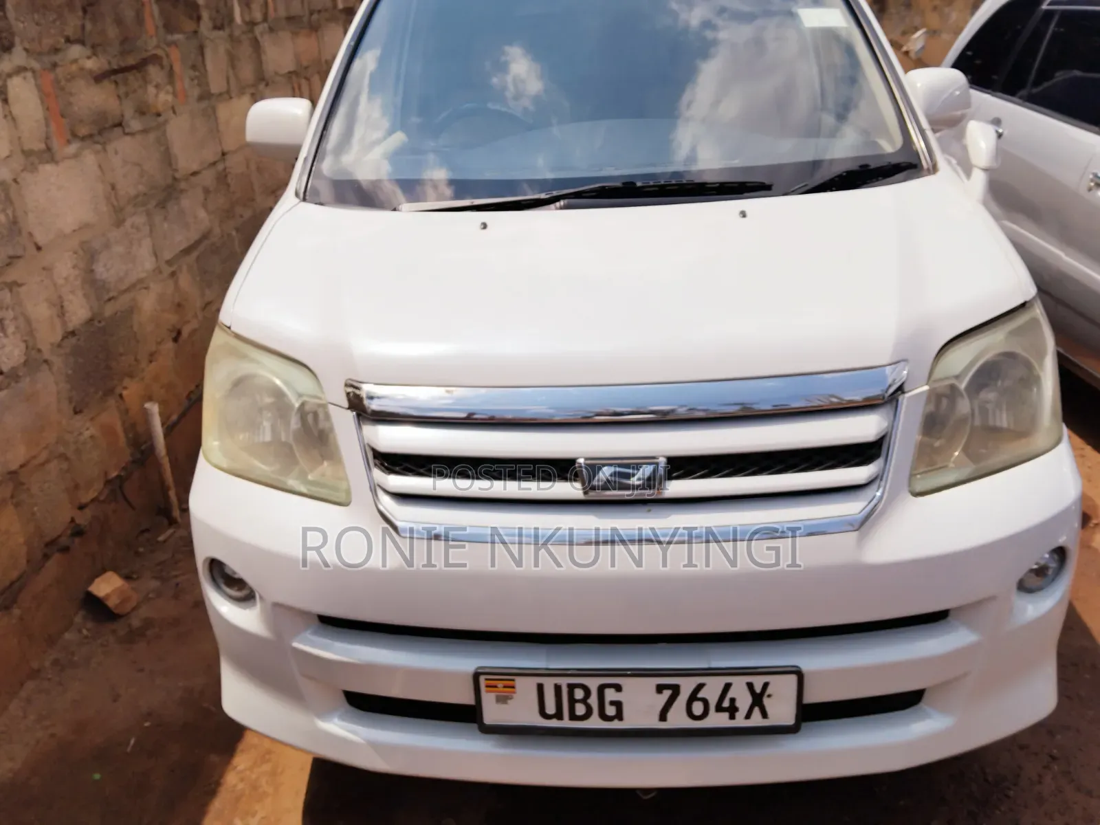 Toyota Noah 2005 White
