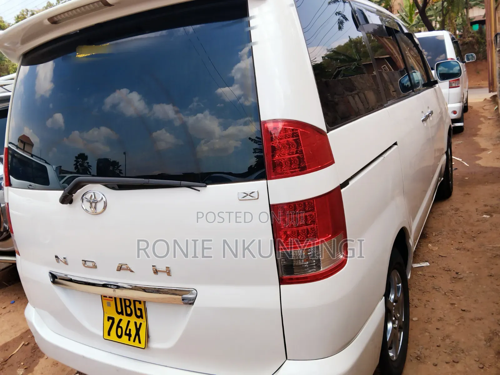 Toyota Noah 2005 White