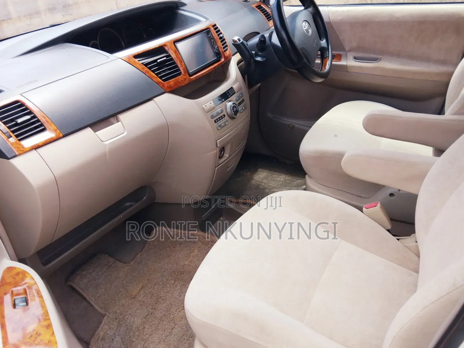 Toyota Noah 2005 White