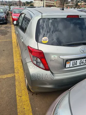 Toyota Vitz 2011 Silver