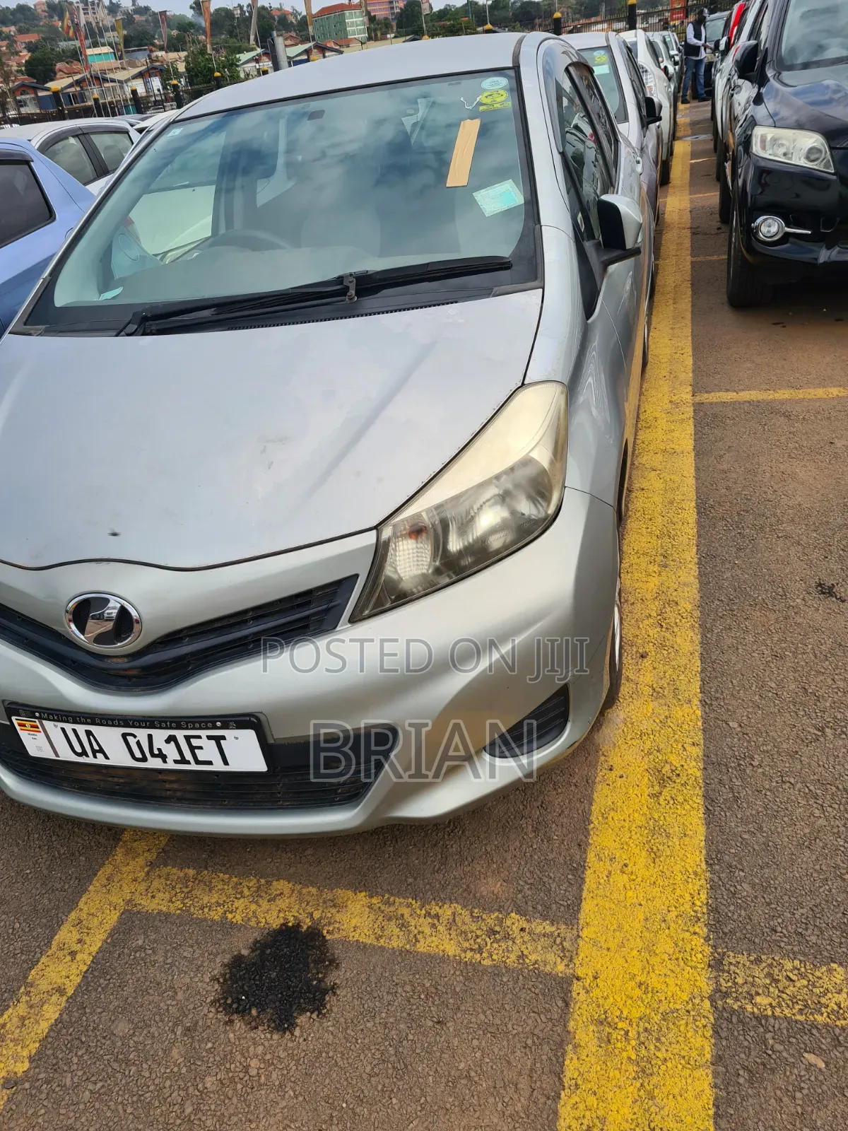 Toyota Vitz 2011 Silver
