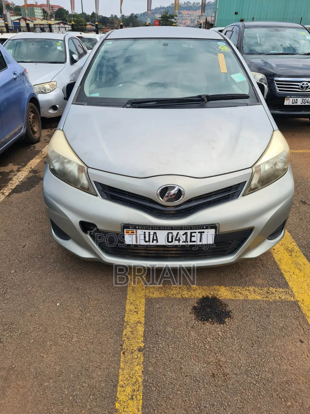 Toyota Vitz 2011 Silver