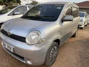 Toyota Sienta 2007 Silver