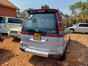 Toyota Noah 2002 Red