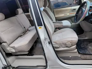 Toyota Noah 2006 Pearl