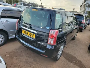 Toyota Raum 2010 Black