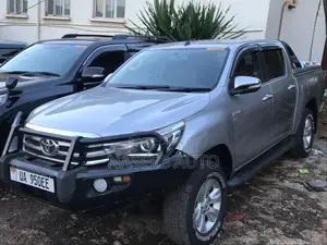 Toyota Hilux 2015 Silver