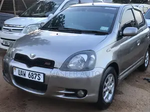 Toyota Vitz 2006 Silver
