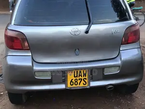 Toyota Vitz 2006 Silver