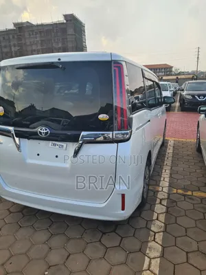 Toyota Noah 2017 White