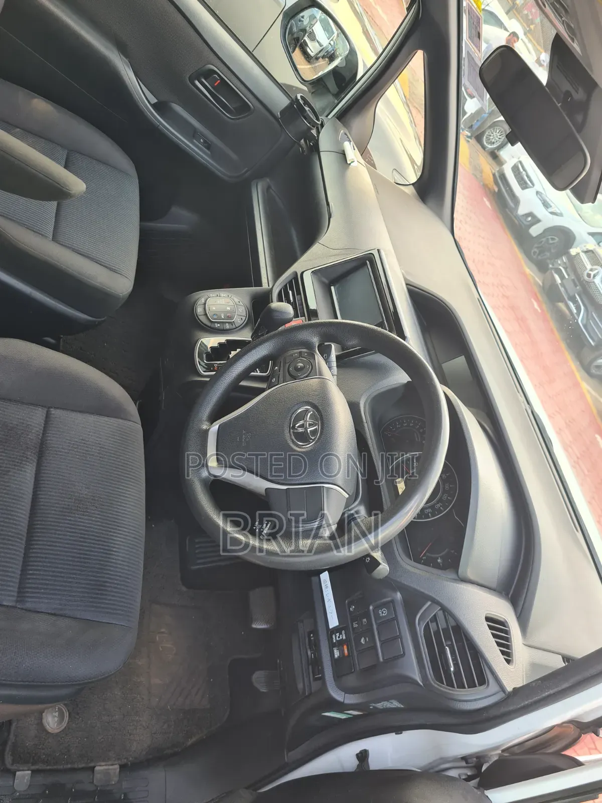 Toyota Noah 2017 White