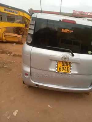 Toyota Sienta 2005 Silver