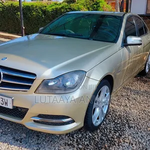 Mercedes-Benz C180 2014 Gold