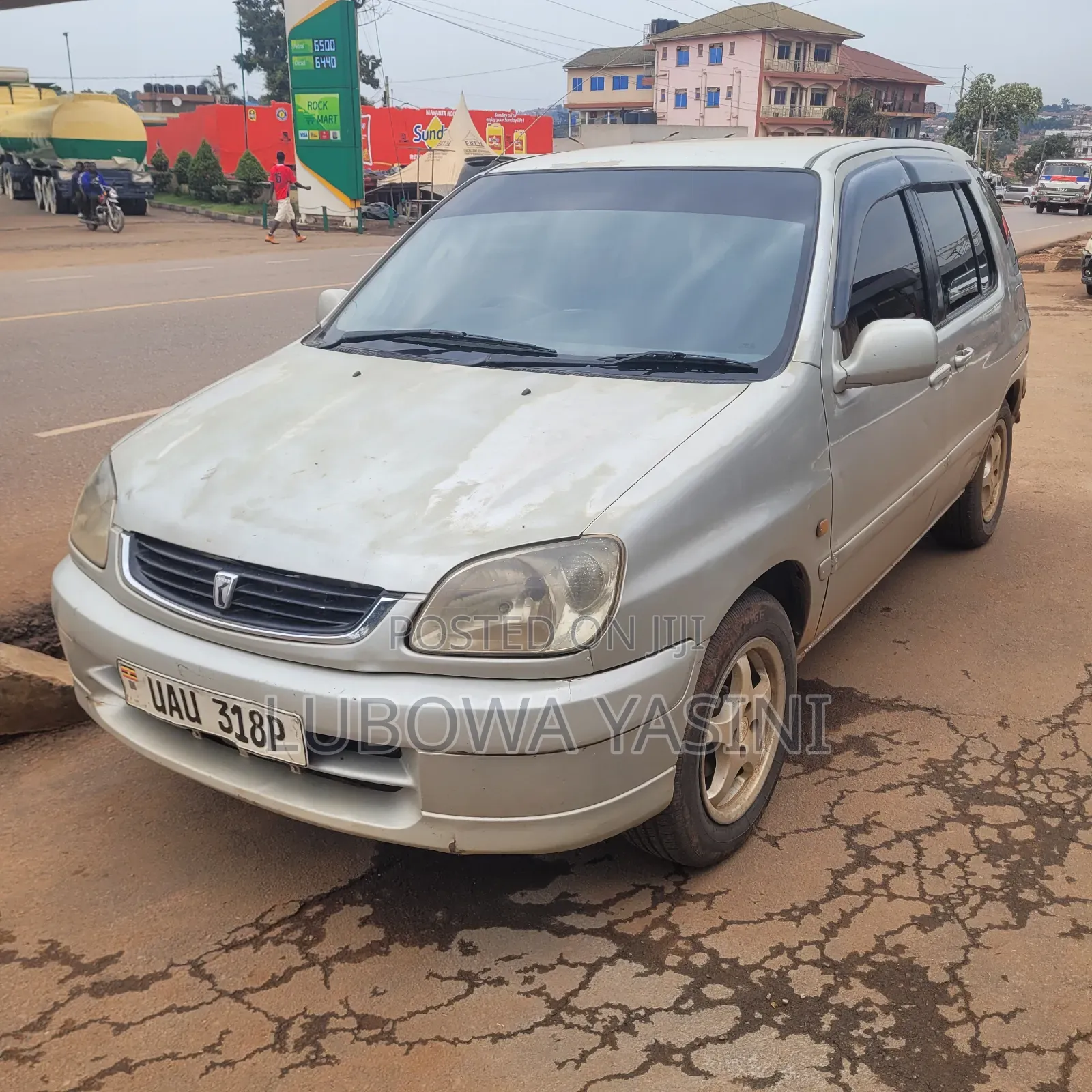 Toyota Raum 2000 Silver