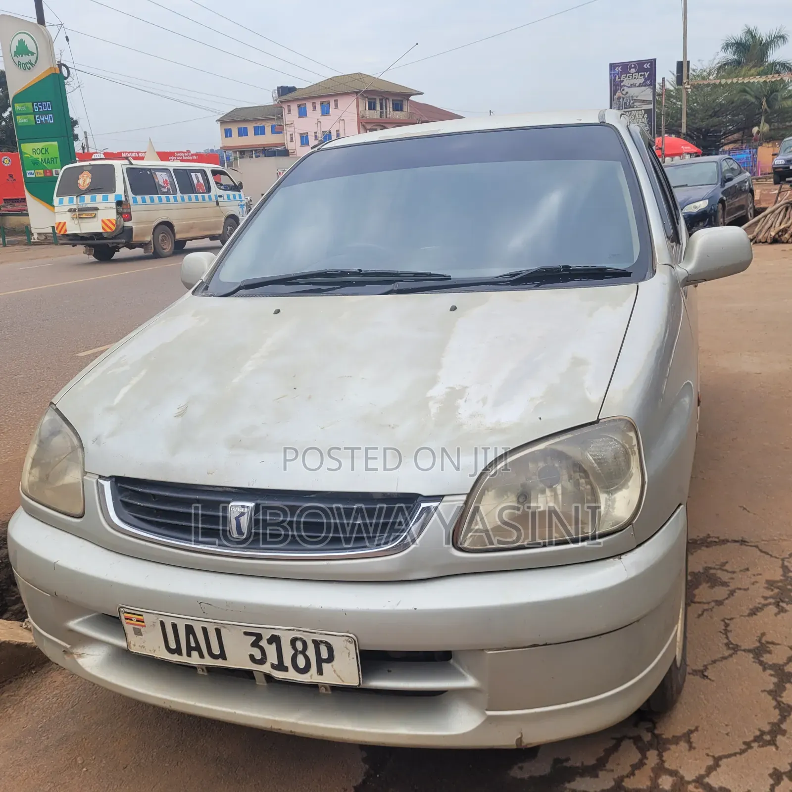 Toyota Raum 2000 Silver