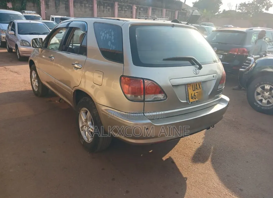 Toyota Harrier 2003 Gold