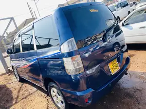 Toyota Noah 2002