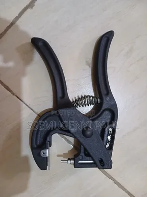 Cattle and Goat Eartag Applicator