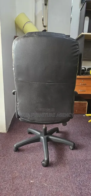 Pure Leather High Back With Vertical Designs Office Chair