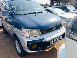 Toyota Noah 2001
