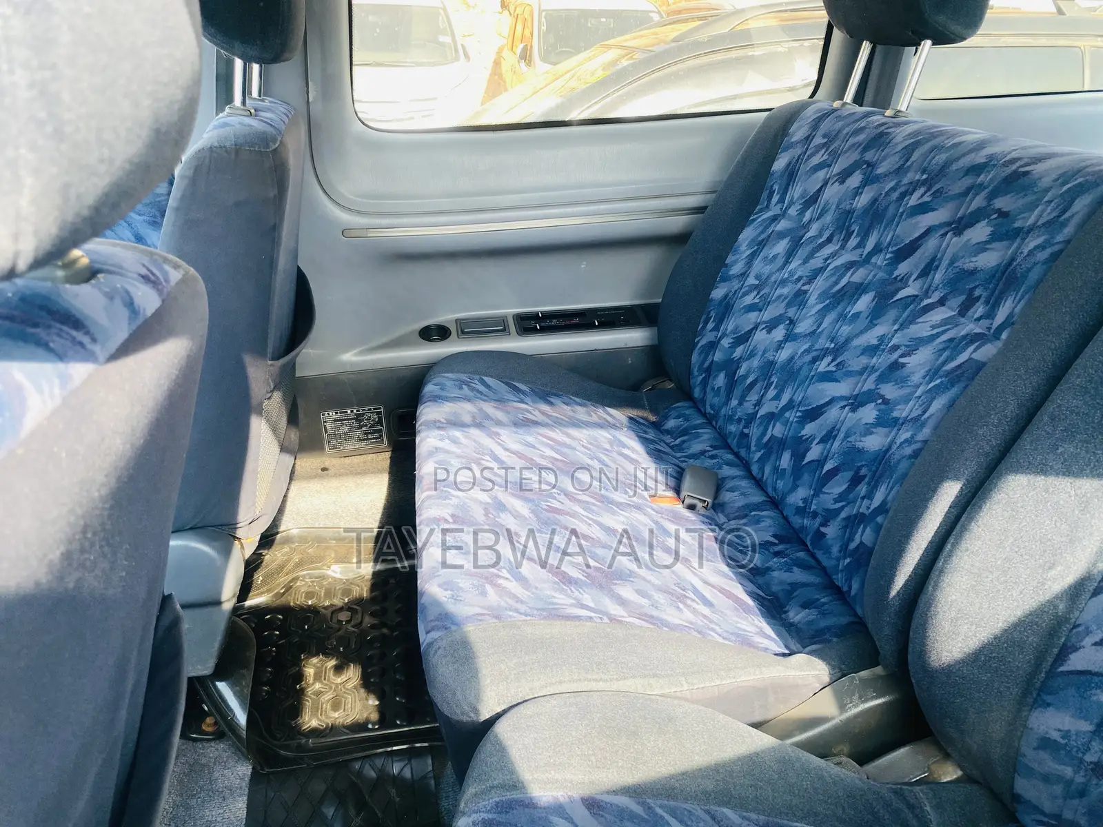 Toyota Noah 2001