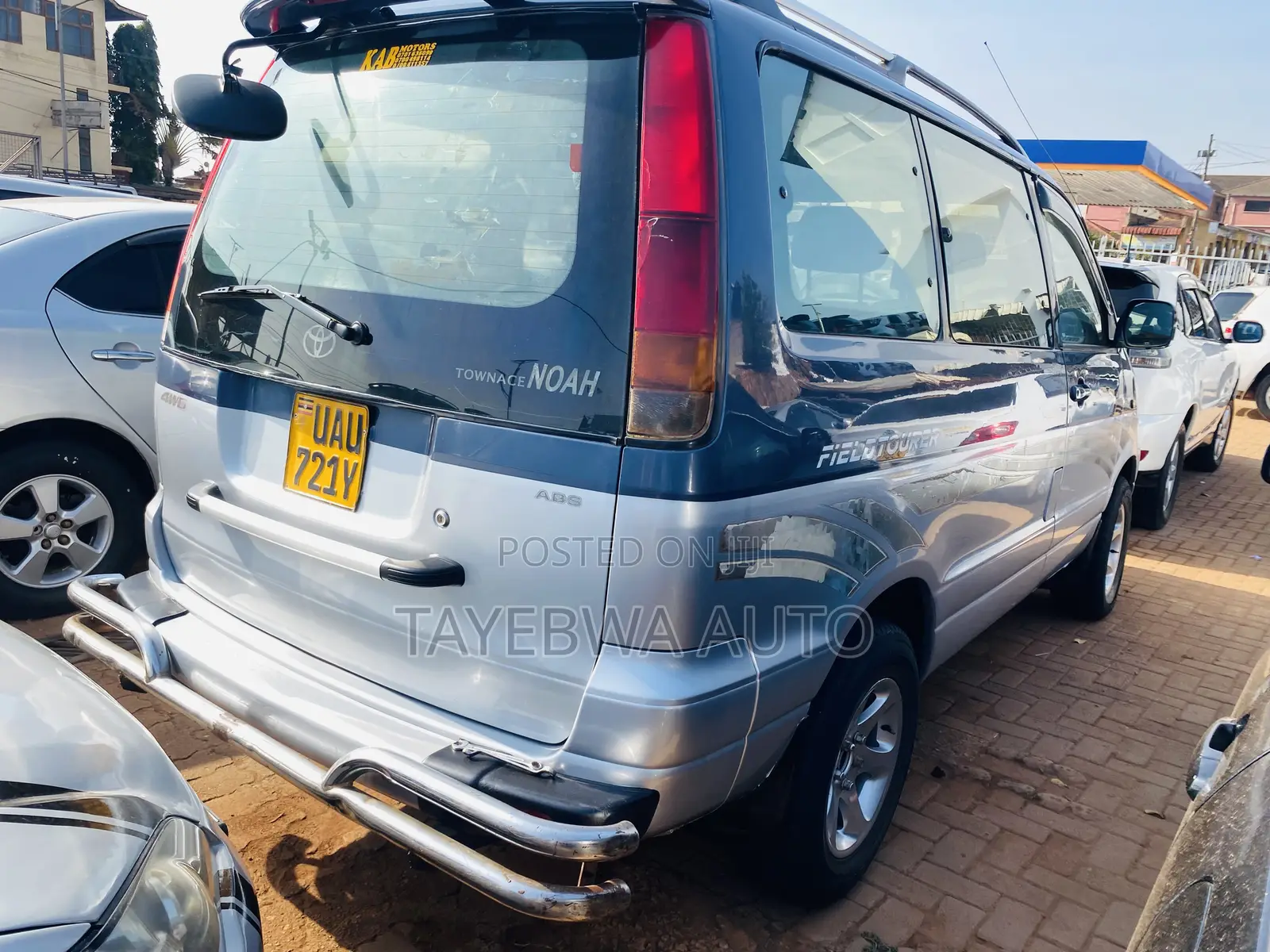 Toyota Noah 2001
