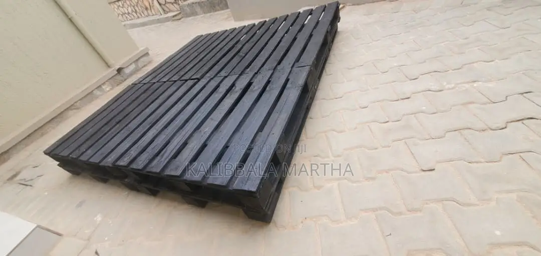 5 by 6 Pallet Bed