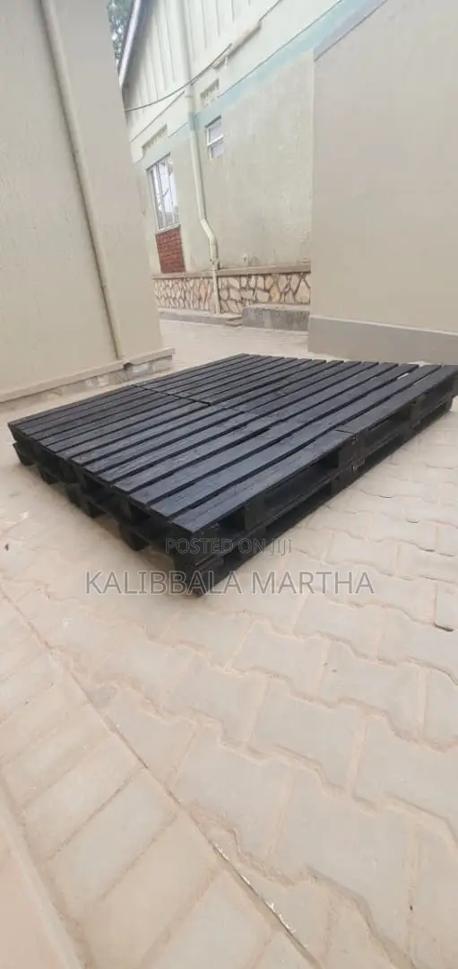5 by 6 Pallet Bed