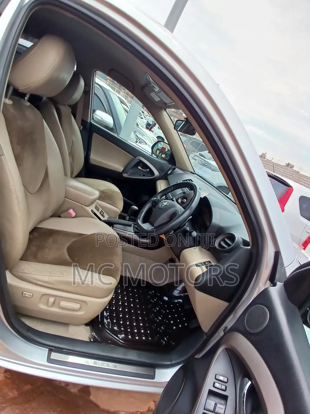 Toyota Vanguard 2011 Silver